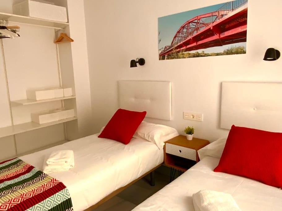 My Home In Triana, Luminoso Y Acogedor Apartamento — Photos 1